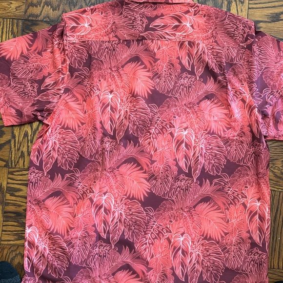 Men’s fanatics college theme Hawaii style button down shirt - Picture 4 of 6